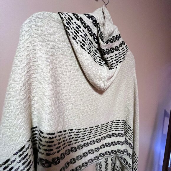Western HOODED Fringed Bohemian Poncho like wrap super soft ONE SIZE EUC - Picture 6 of 7